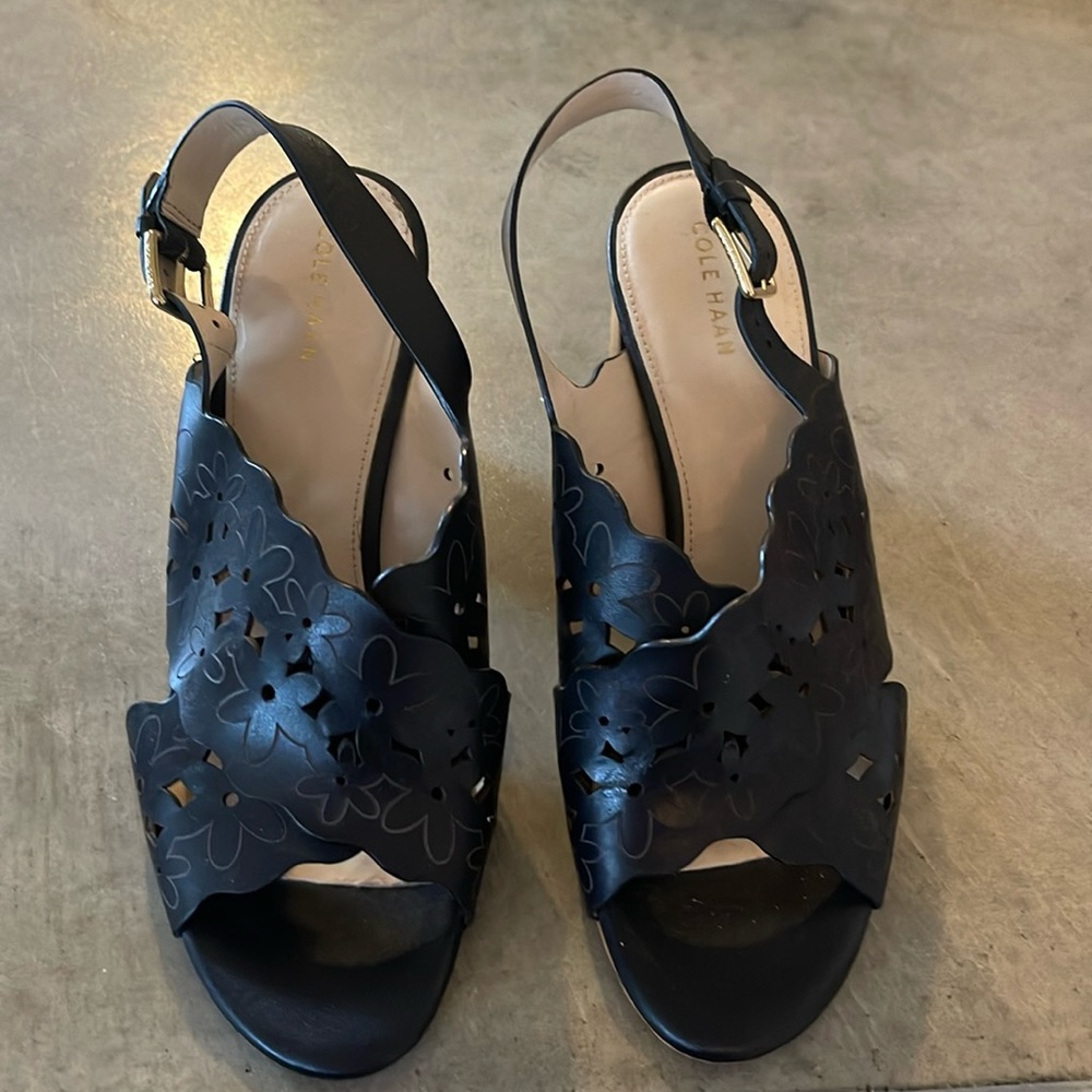 Cole Haan floral cut black sandals Size 9.5